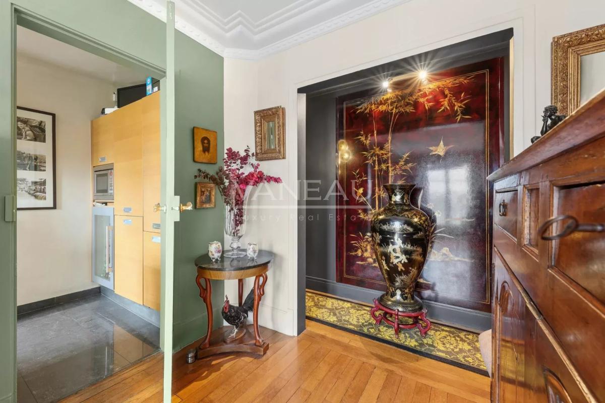 PARIS XVe : Cambronne / Champs de Mars - Appartement 2 /3 pièces