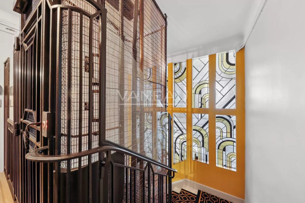 PARIS XVe : Cambronne / Champs de Mars - Appartement 2 /3 pièces