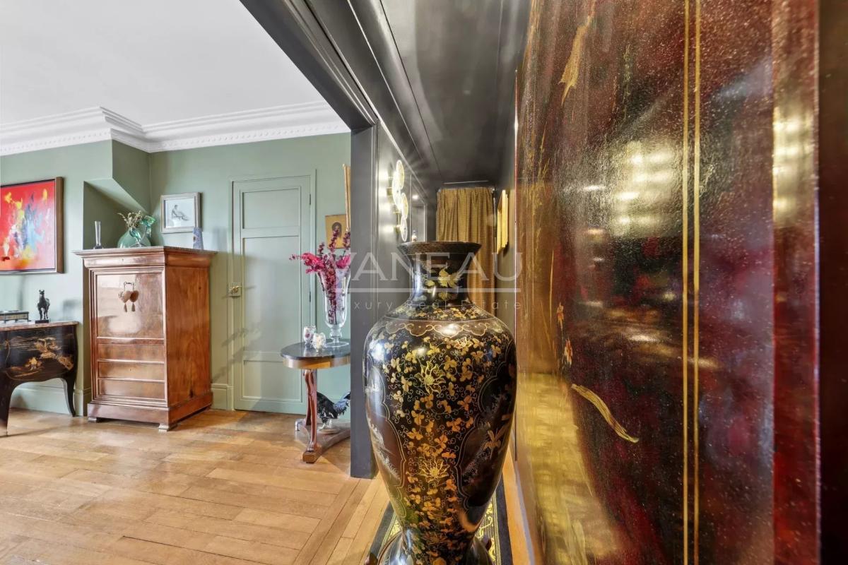 PARIS XVe : Cambronne / Champs de Mars - Appartement 2 /3 pièces