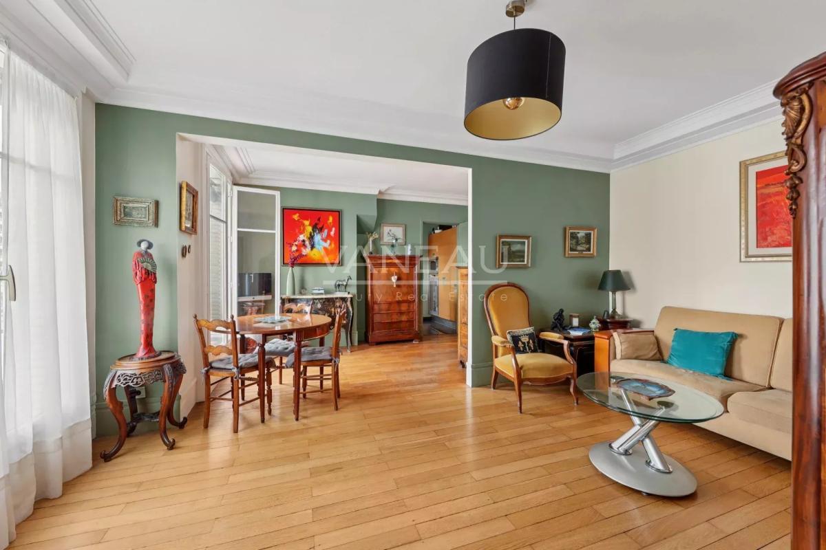 PARIS XVe : Cambronne / Champs de Mars - Appartement 2 /3 pièces