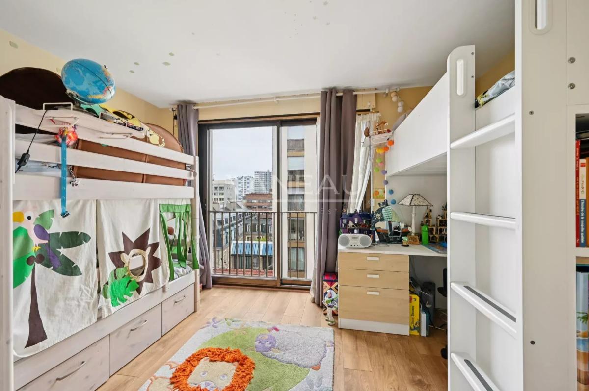 PARIS XVe : Pasteur / Montparnasse - trois pièces calme et lumin