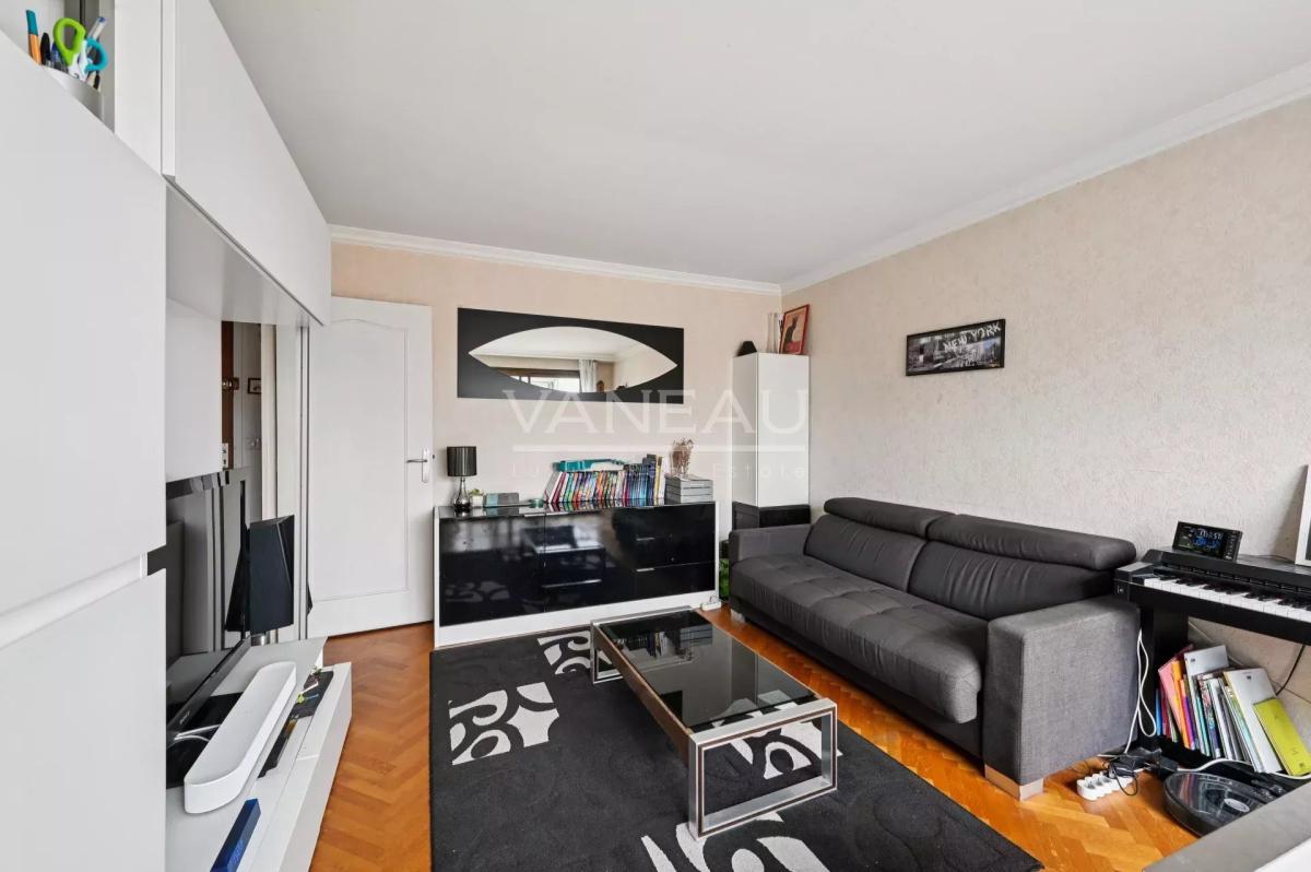 PARIS XVe : Pasteur / Montparnasse - trois pièces calme et lumin