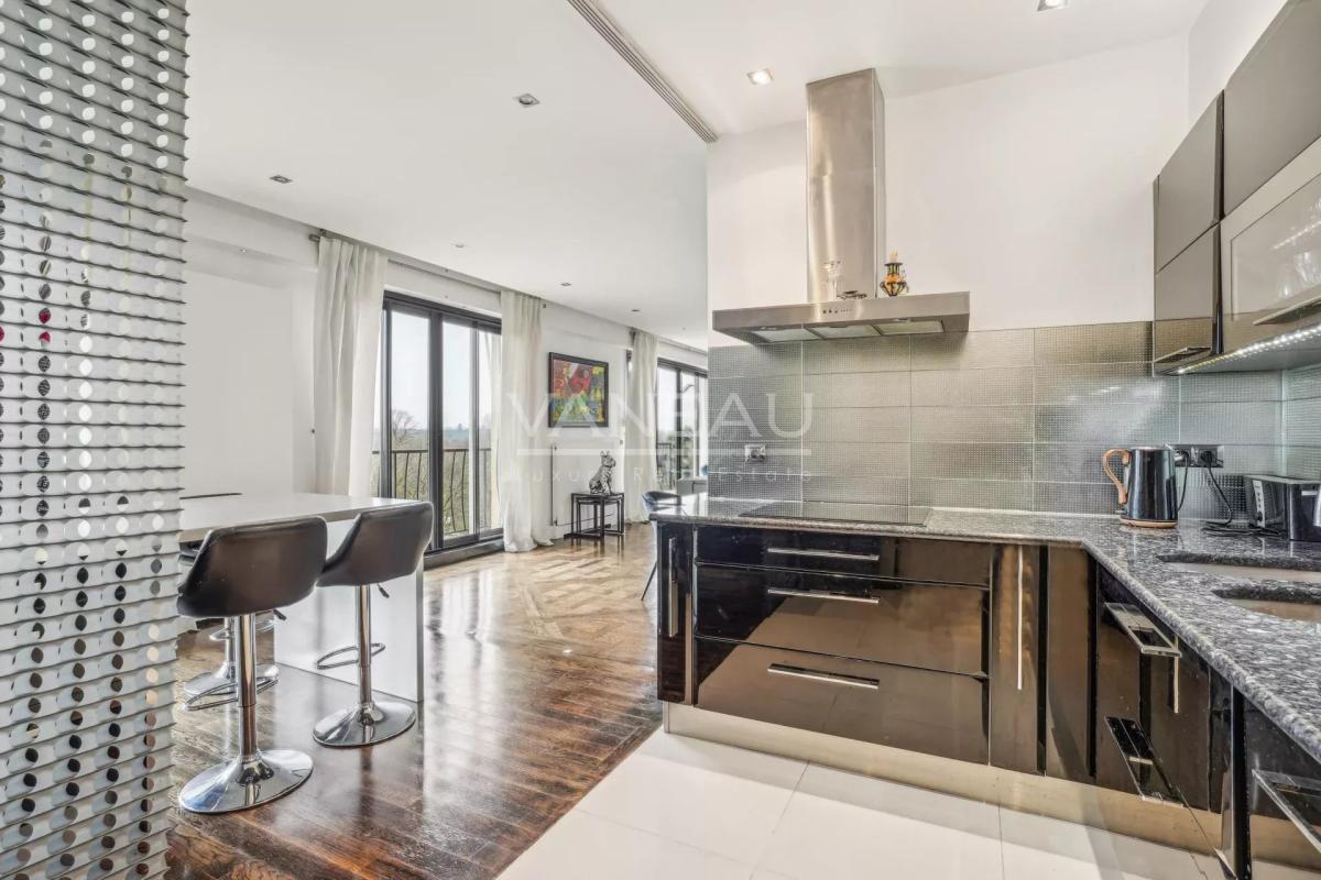 Neuilly Sur Seine - Dernier étage avec vue panoramique face au b