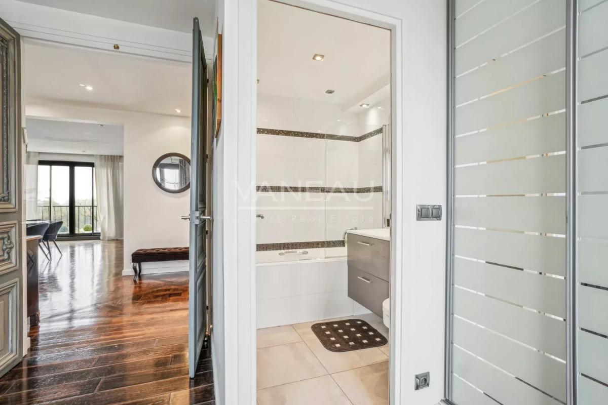 Neuilly Sur Seine - Dernier étage avec vue panoramique face au b