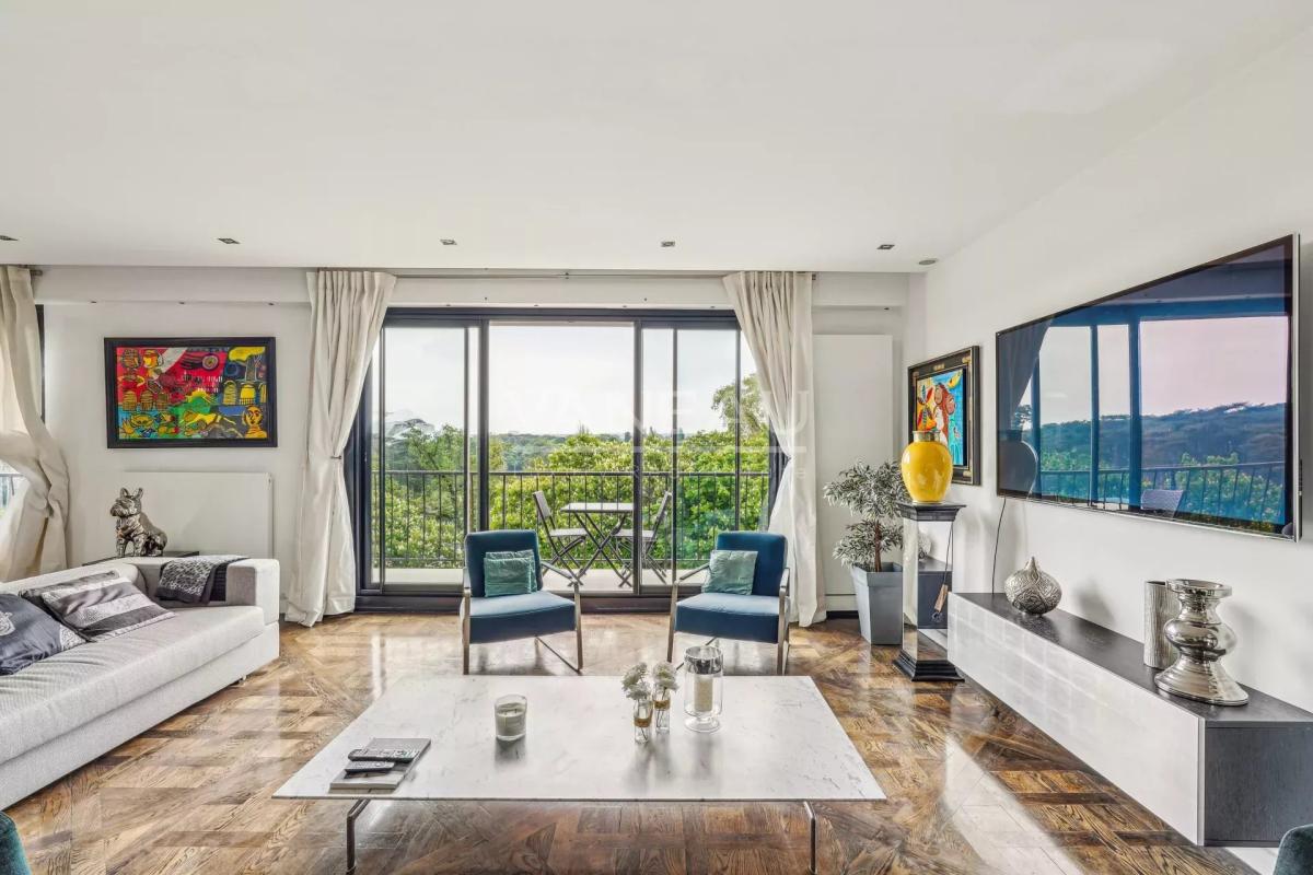 Neuilly Sur Seine - Dernier étage avec vue panoramique face au b