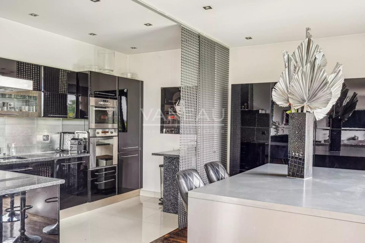 Neuilly Sur Seine - Dernier étage avec vue panoramique face au b