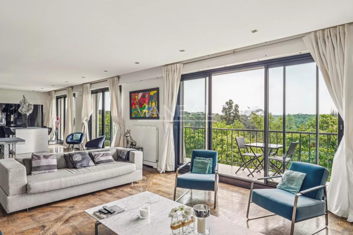 Neuilly Sur Seine - Dernier étage avec vue panoramique face au b