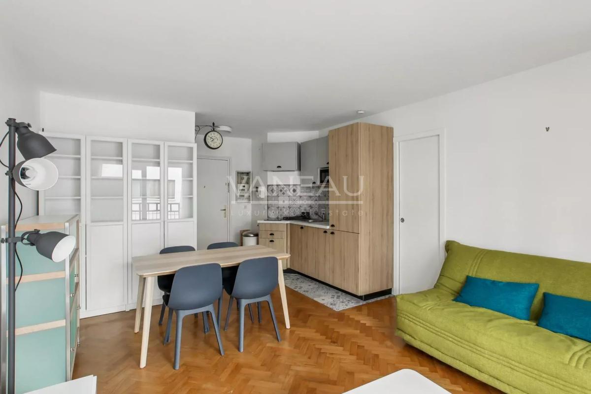 PARIS XIIème - Appartement joliment meublé