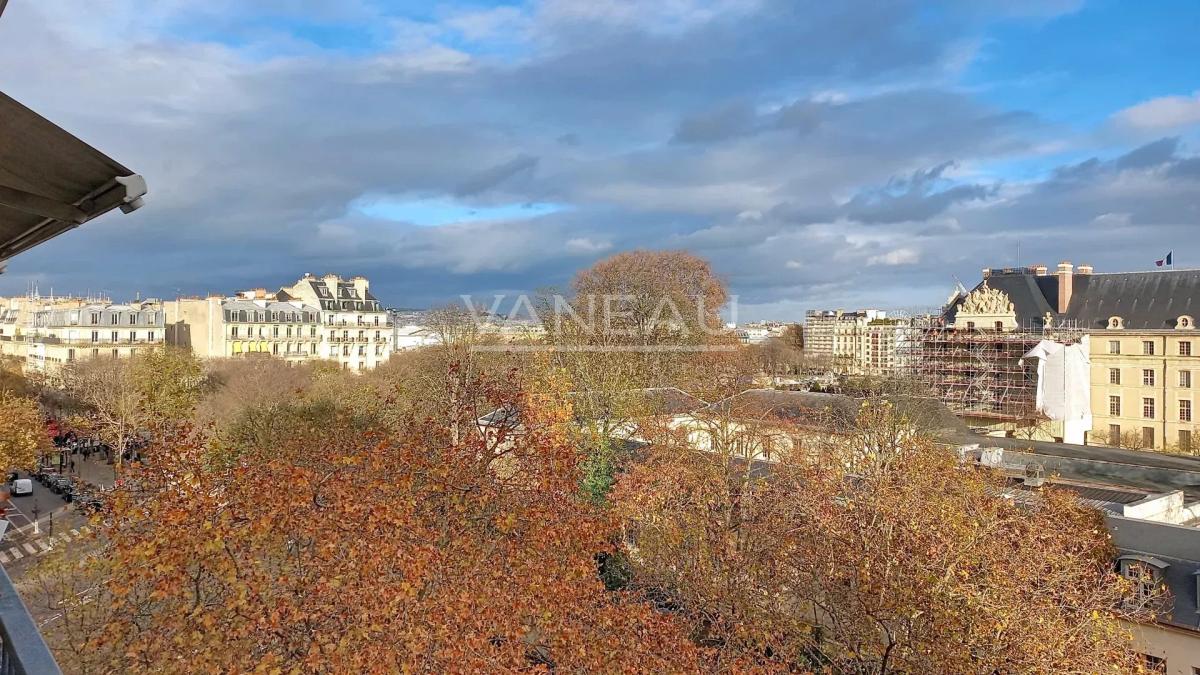 Paris XVII - STUDIO MEUBLE AVEC BALCON - TOUR MAUBOURG