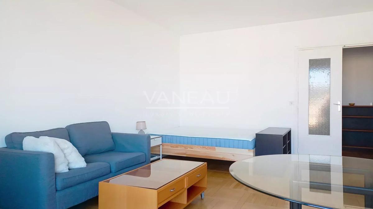 Paris XVII - STUDIO MEUBLE AVEC BALCON - TOUR MAUBOURG