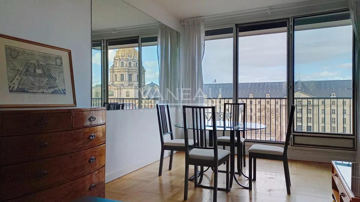 Paris XVII - STUDIO MEUBLE AVEC BALCON - TOUR MAUBOURG