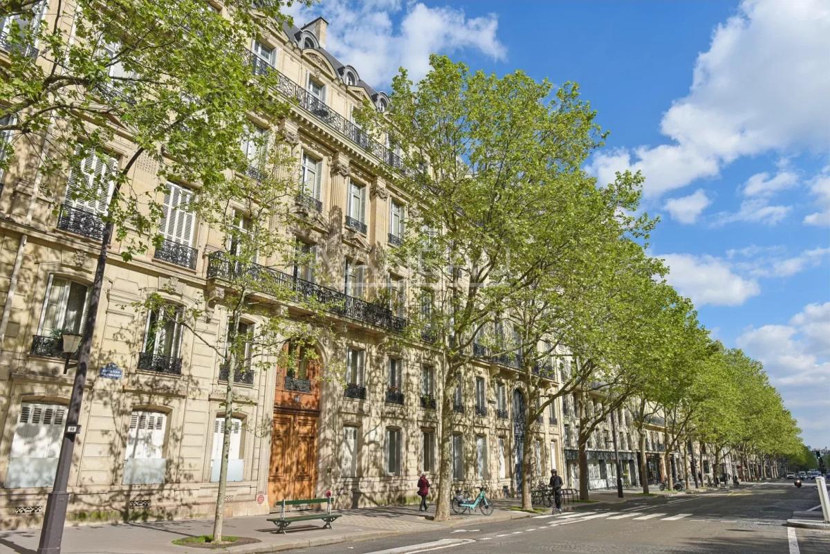 PARIS VIII - Parc Monceau - Appartement Haussmannien de 2 pièces