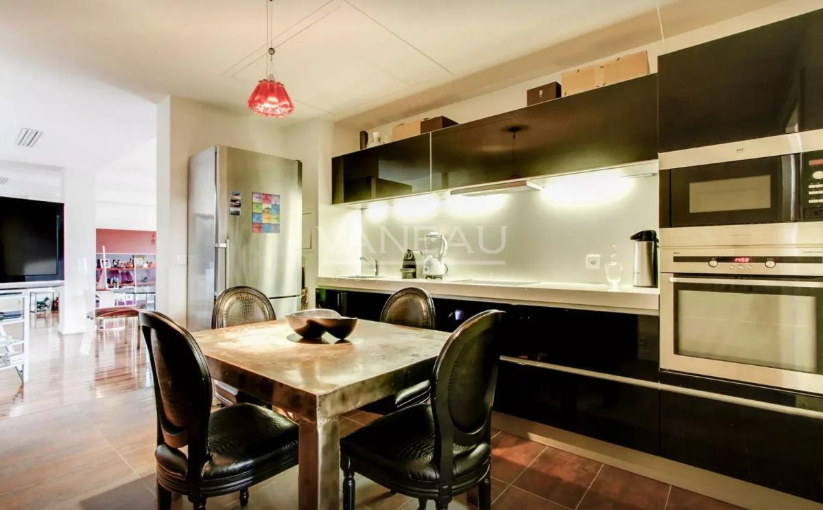 Paris VIII - Bel appartement avec  terrasse