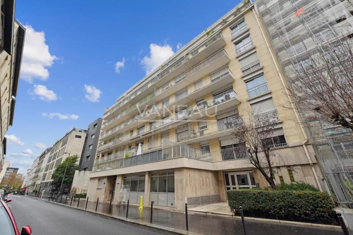 Paris XIIème – Picpus – 2 pièces lumineux avec  balcon.