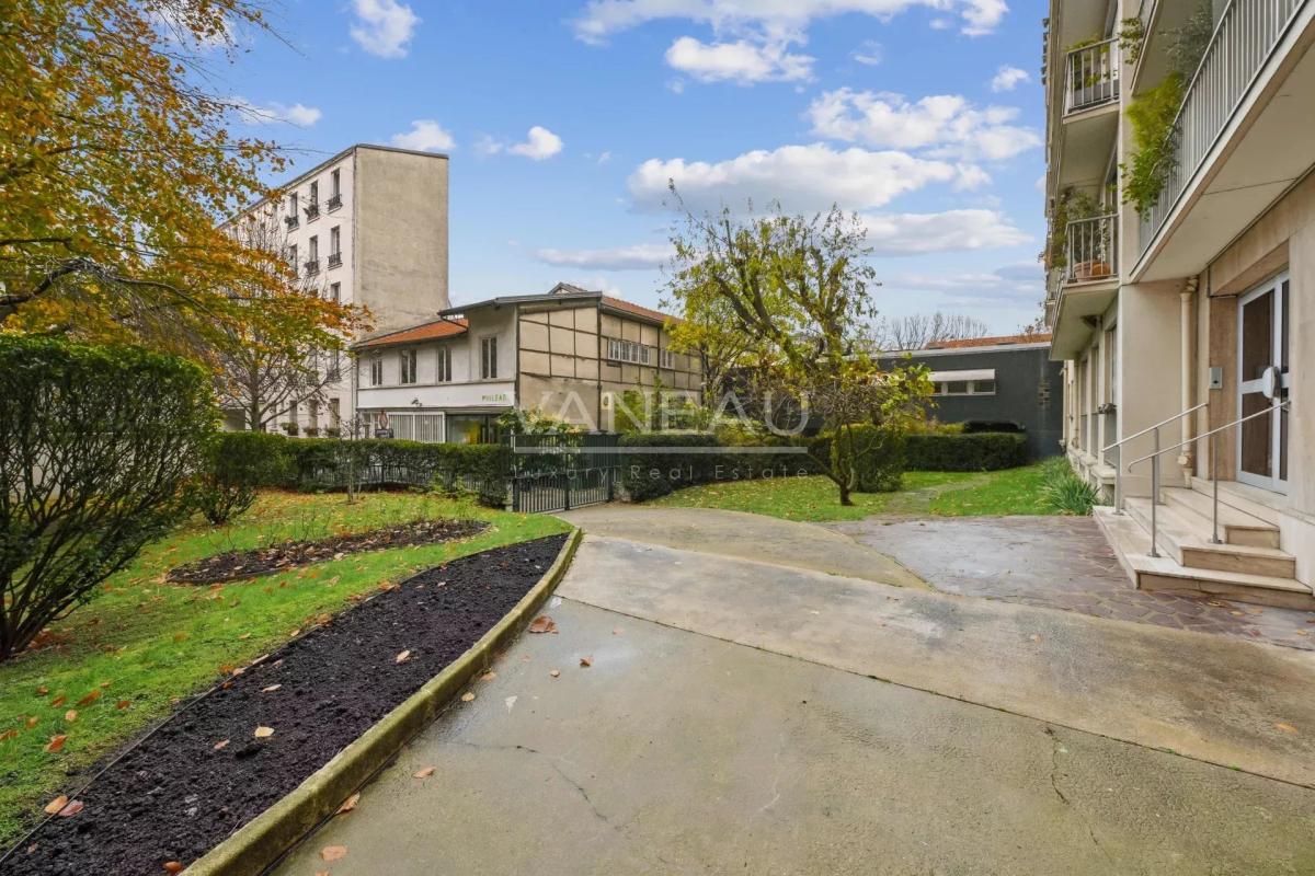 Paris XIIème – Picpus – 2 pièces lumineux avec  balcon.