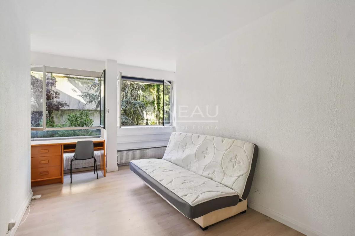 Paris XIVe – studette sur cour arborée