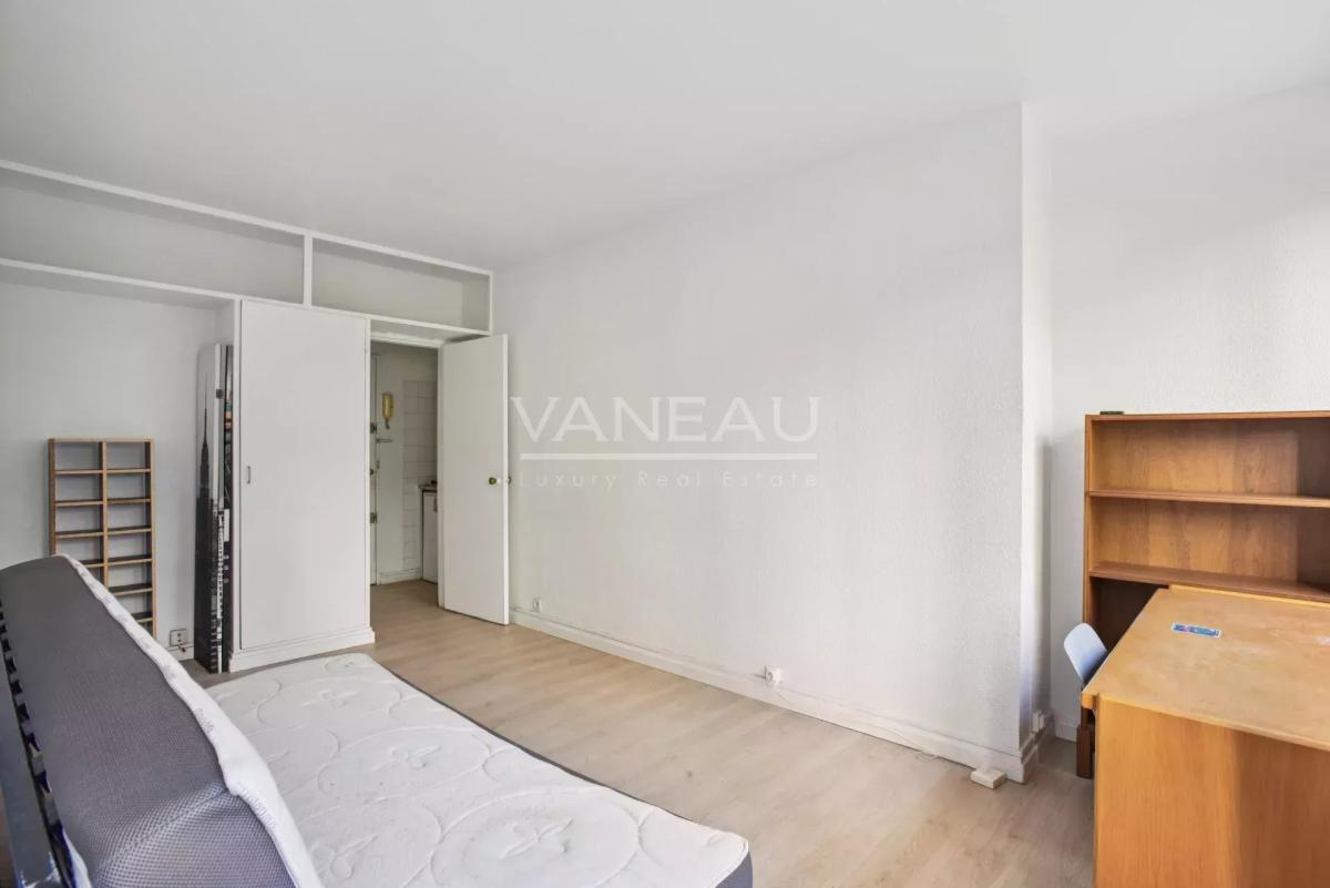 Paris XIVe – studette sur cour arborée