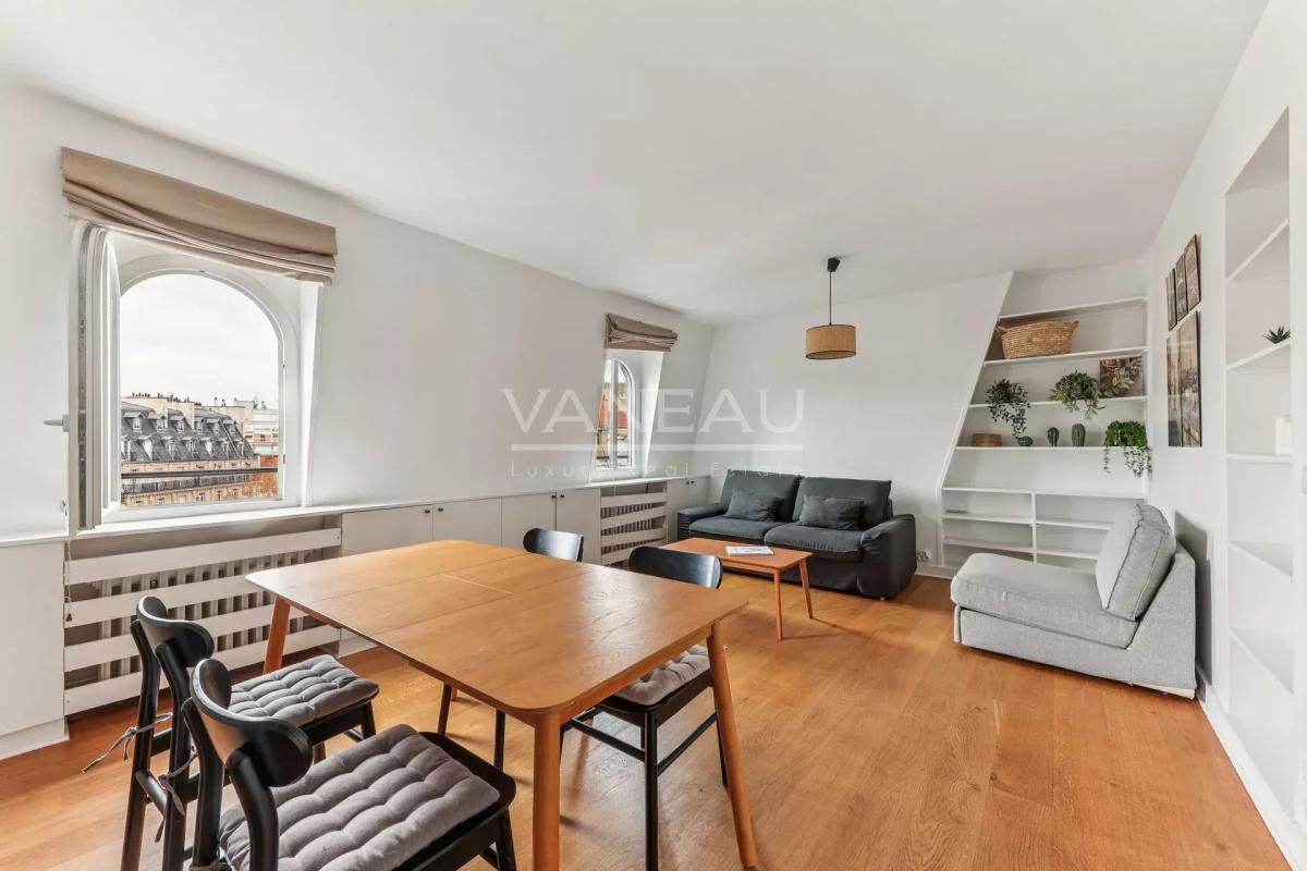 Paris VIIe - Saint Dominique - Etage élevé vue Tour Eiffel