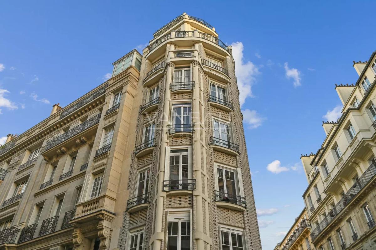 Paris XVIe - Place de Mexico - Appartement en étage élevé