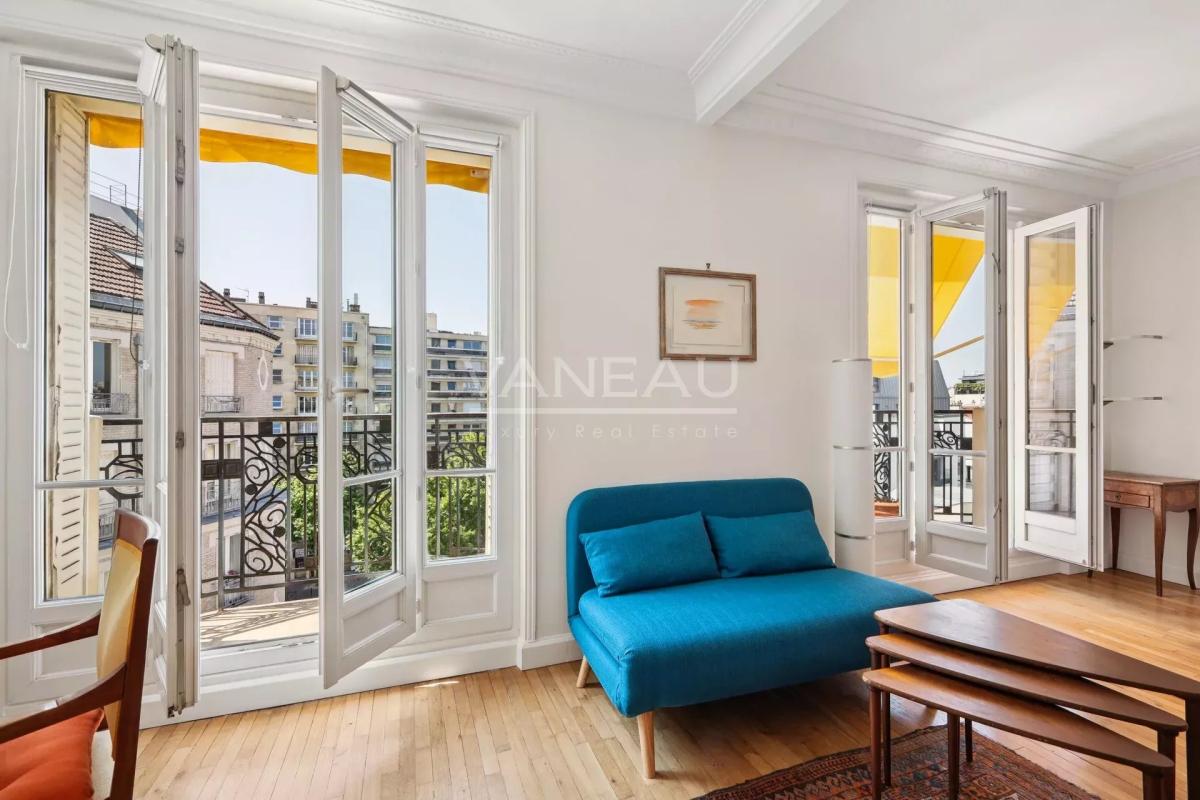 En étage avec ascenseur, vue dégagée et soleil