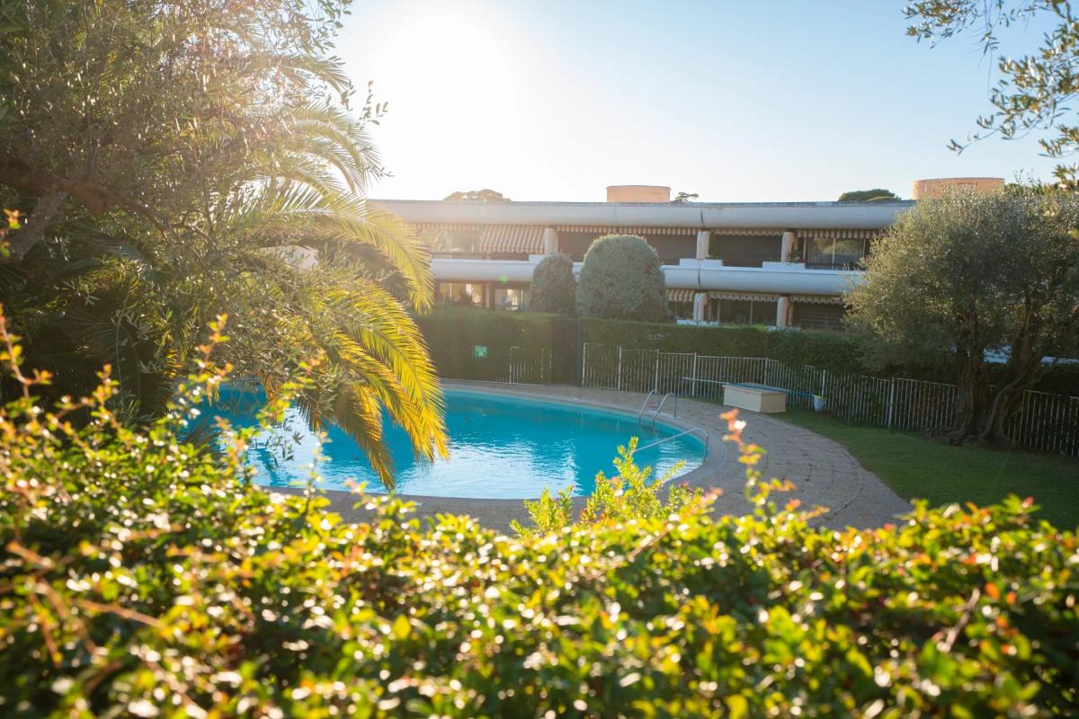 Le Cannet Mairie, magnifique 2 pièces en rez-de-jardin dans une 