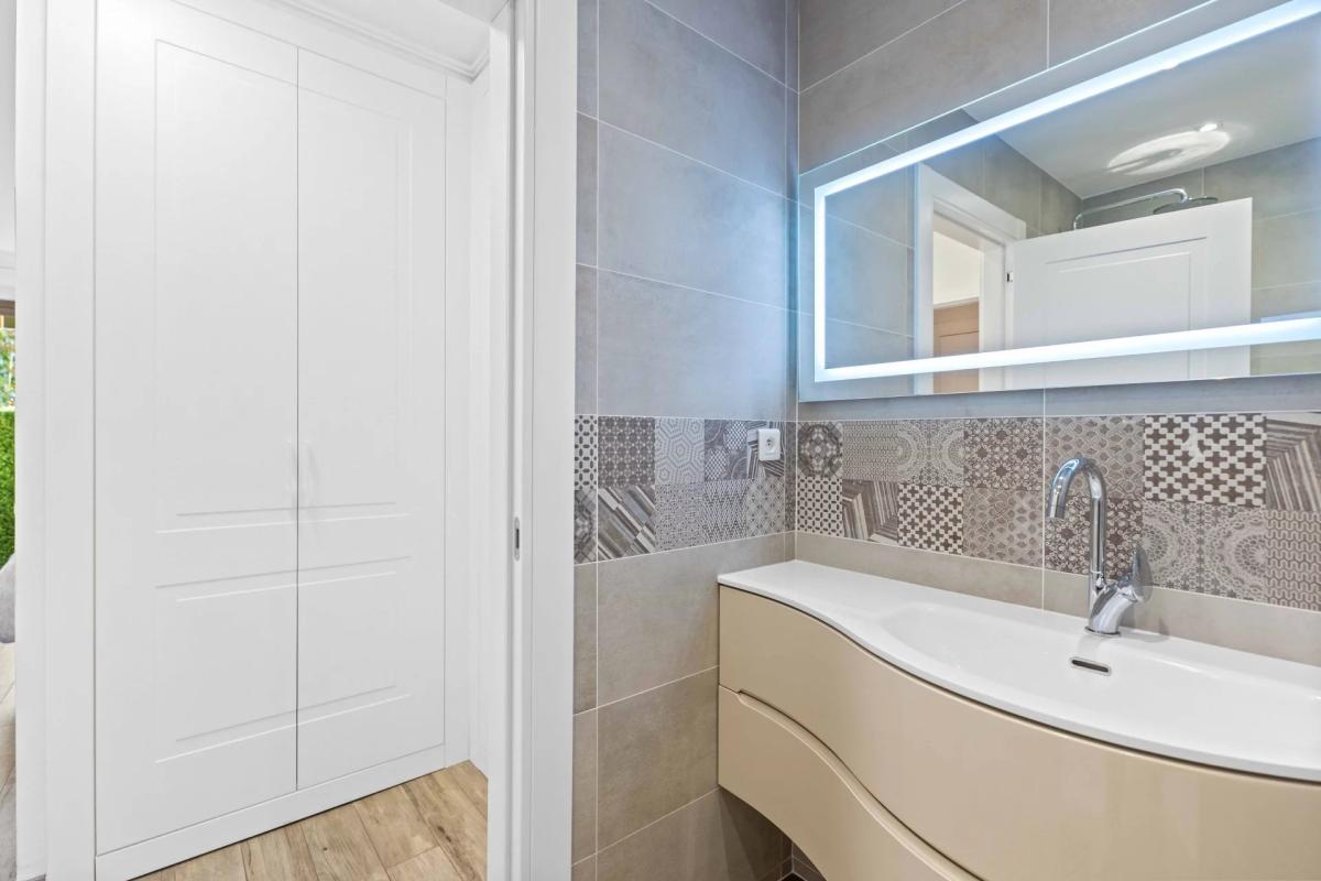 Le Cannet Mairie, magnifique 2 pièces en rez-de-jardin dans une 