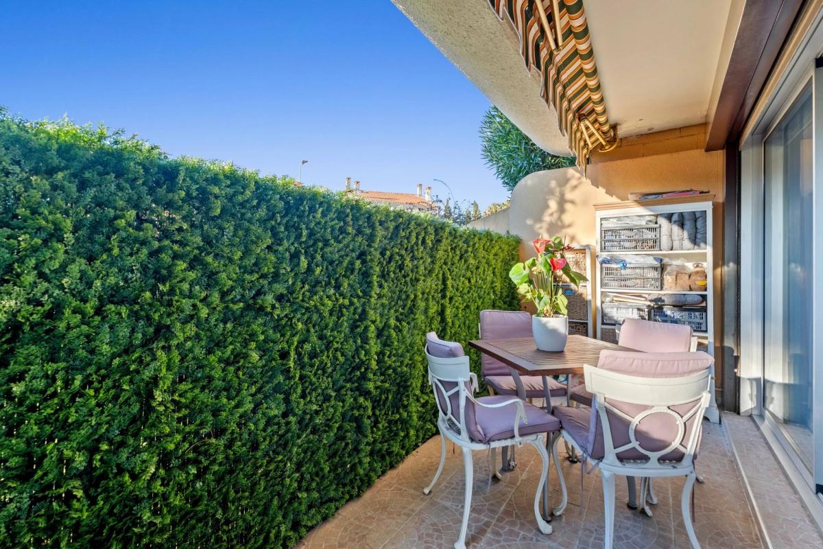 Le Cannet Mairie, magnifique 2 pièces en rez-de-jardin dans une 