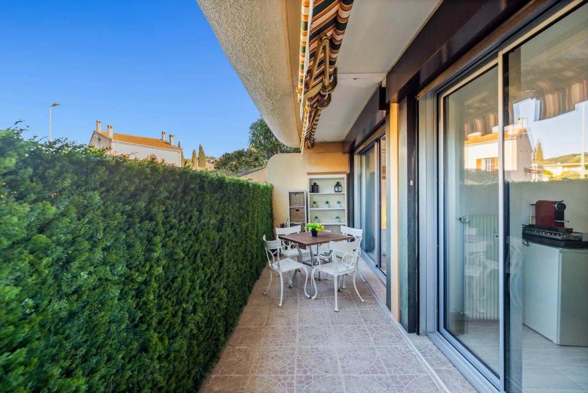 Le Cannet Mairie, magnifique 2 pièces en rez-de-jardin dans une 