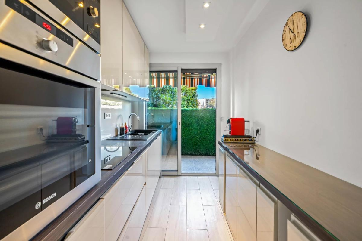 Le Cannet Mairie, magnifique 2 pièces en rez-de-jardin dans une 