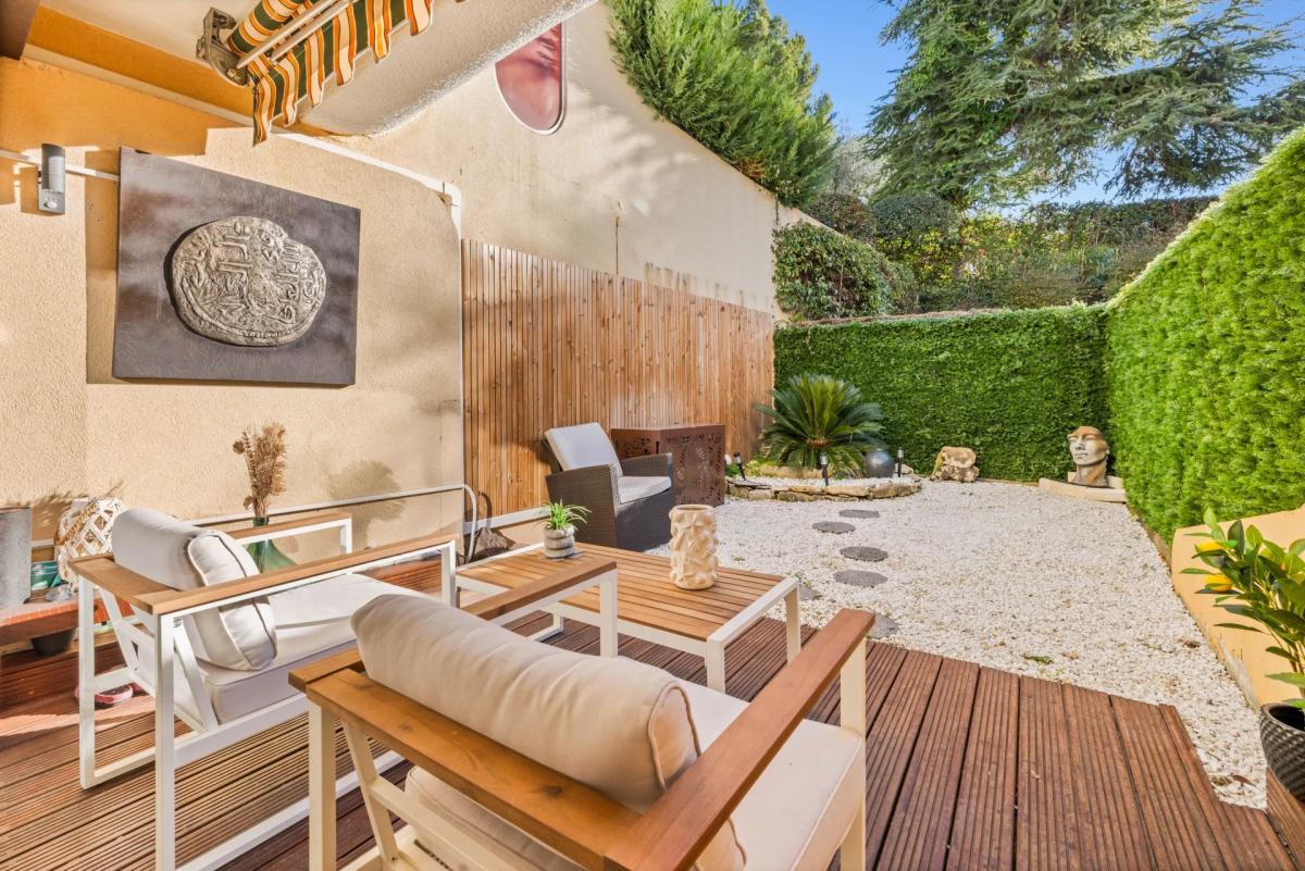 Le Cannet Mairie, magnifique 2 pièces en rez-de-jardin dans une 