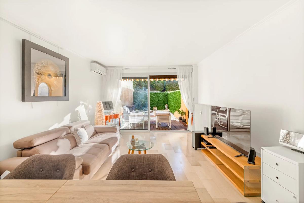 Le Cannet Mairie, magnifique 2 pièces en rez-de-jardin dans une 