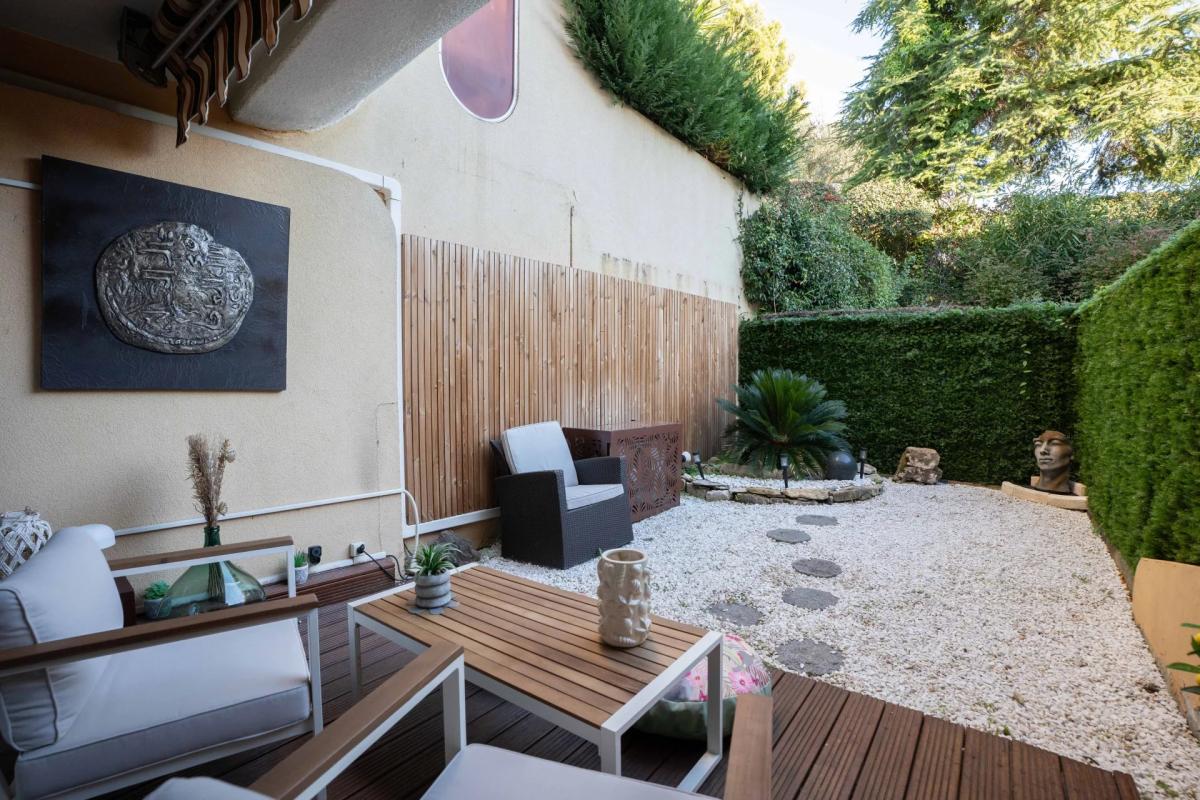 Le Cannet Mairie, magnifique 2 pièces en rez-de-jardin dans une 