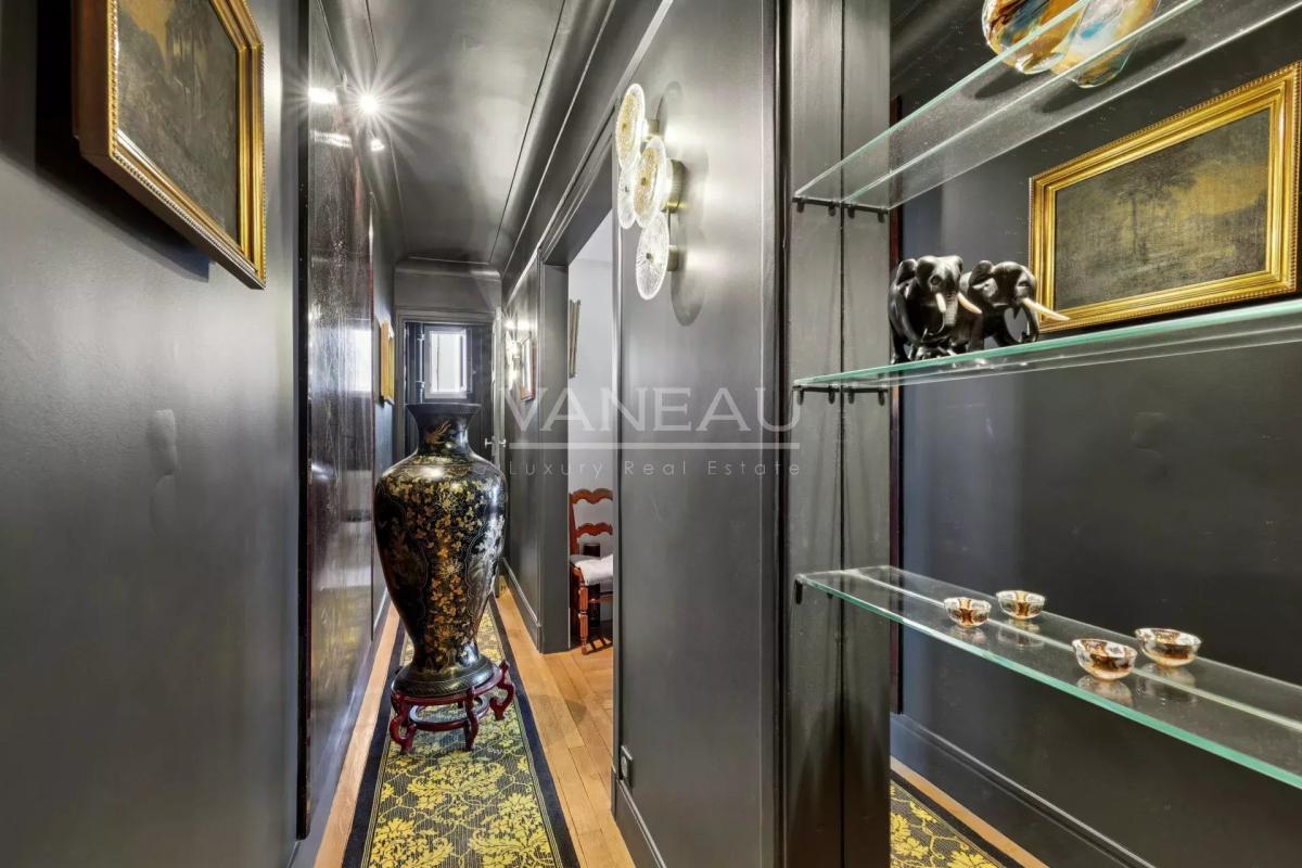 PARIS XVe : Cambronne / Champs de Mars - Appartement 2 /3 pièces