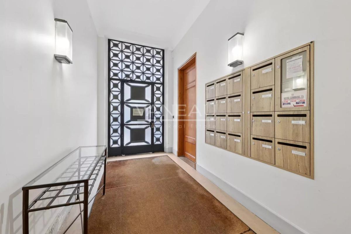 PARIS XVe : Cambronne / Champs de Mars - Appartement 2 /3 pièces