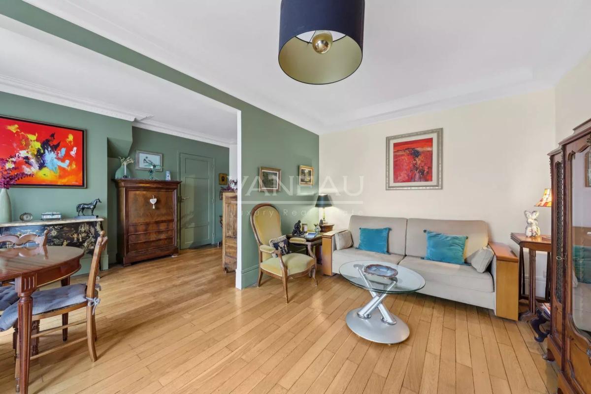 PARIS XVe : Cambronne / Champs de Mars - Appartement 2 /3 pièces