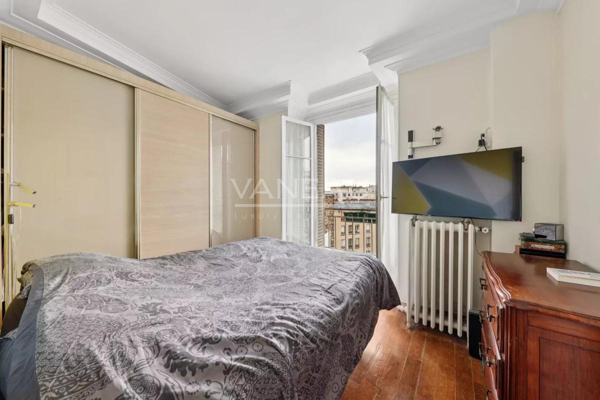 PARIS XVe : Cambronne / Champs de Mars - Appartement 2 /3 pièces