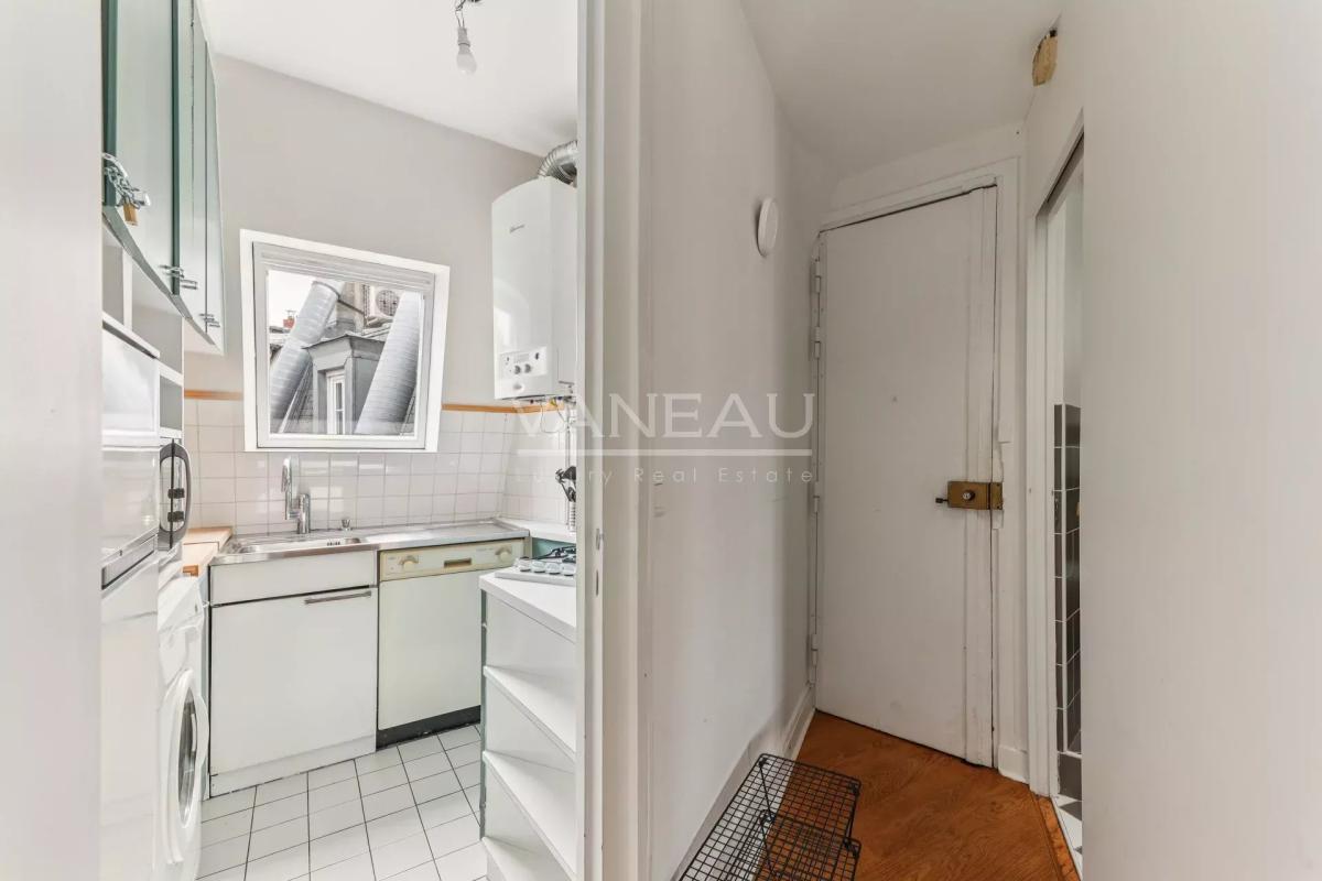 Paris VIIe - Saint Dominique - Etage élevé vue Tour Eiffel