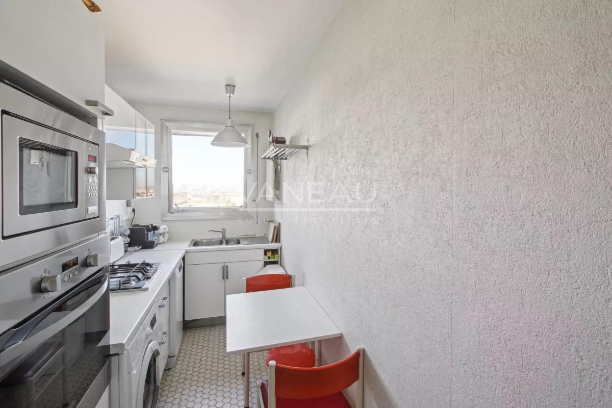 Paris XVIème - 3 pièces balcon - vue dégagée - vendu occupée