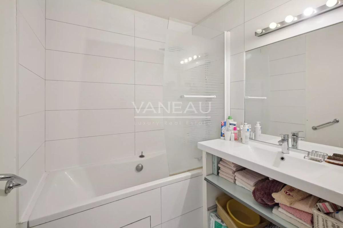 Paris XVIème - 3 pièces balcon - vue dégagée - vendu occupée