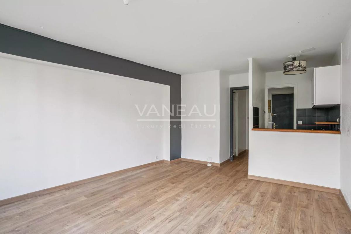 Paris 11ème métro Oberkampf - Lumineux studio sur jardin