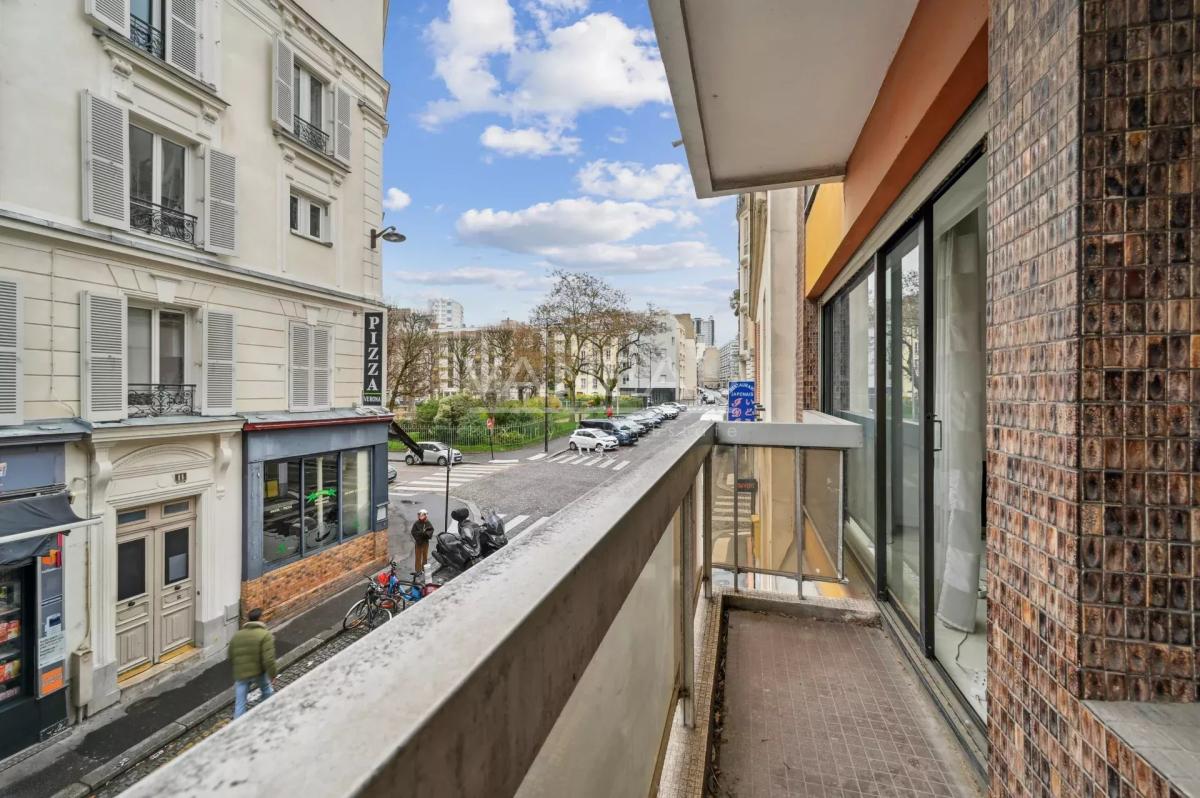 Paris XVe - Volontaires / Vaugirard : Studio lumineux avec balco