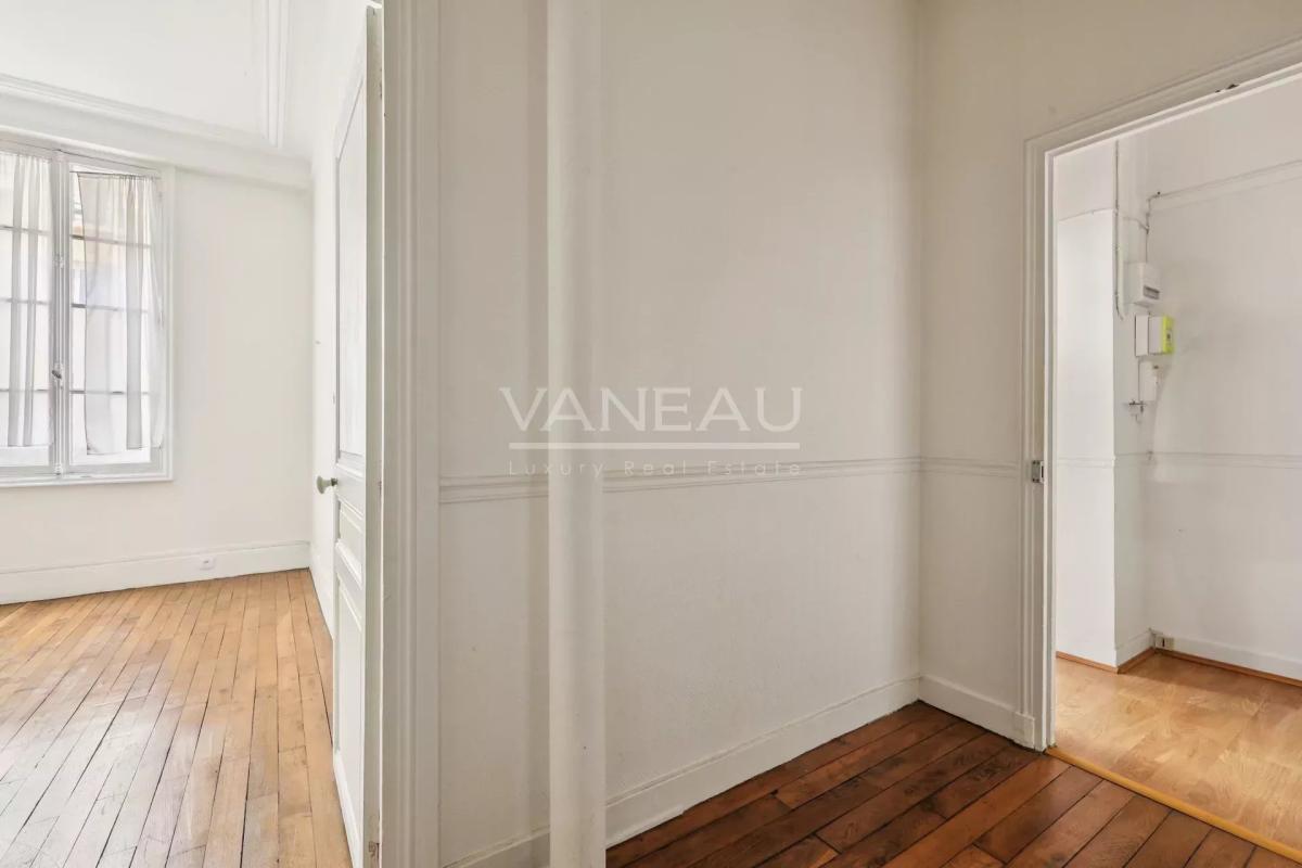 PARIS XV - Villa Poirier : Appartement trois pièces à rénover