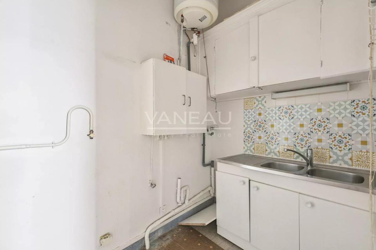 PARIS XV - Villa Poirier : Appartement trois pièces à rénover