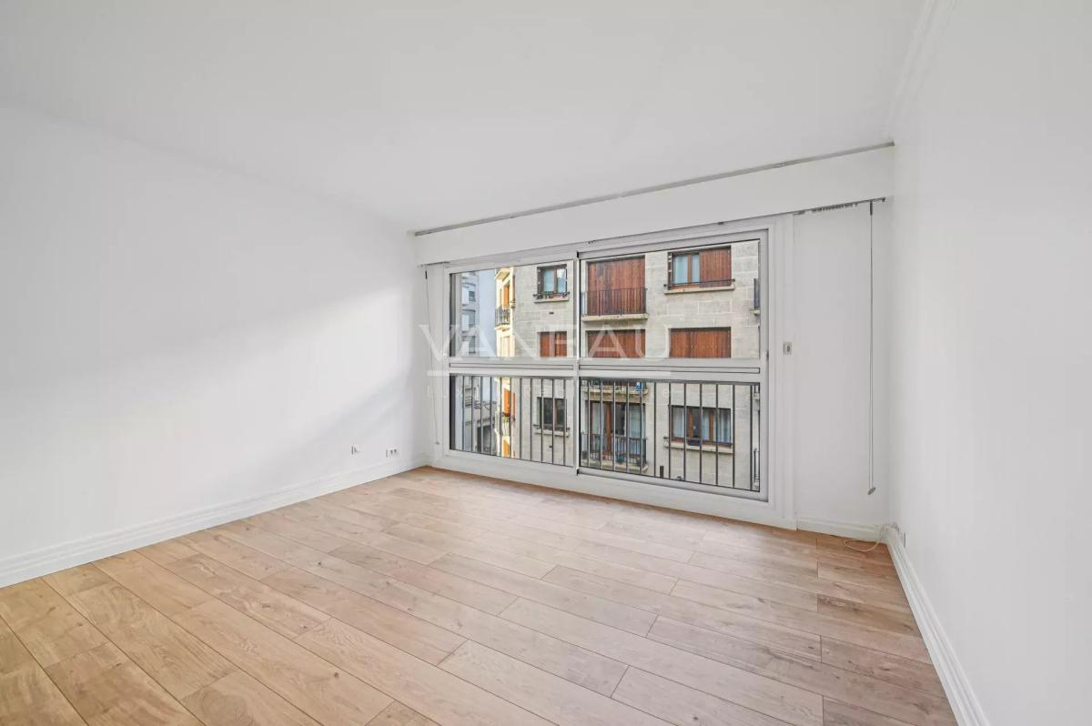 Paris XVe - Vouillé : Appartement trois pièces en très bon état