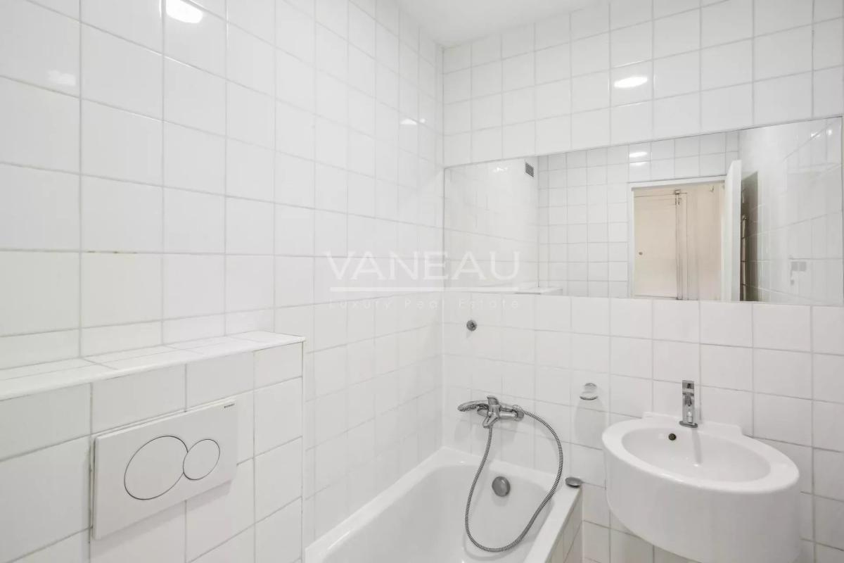 Paris XVIIe  Villiers / Levis - Grand studio de 30 m2