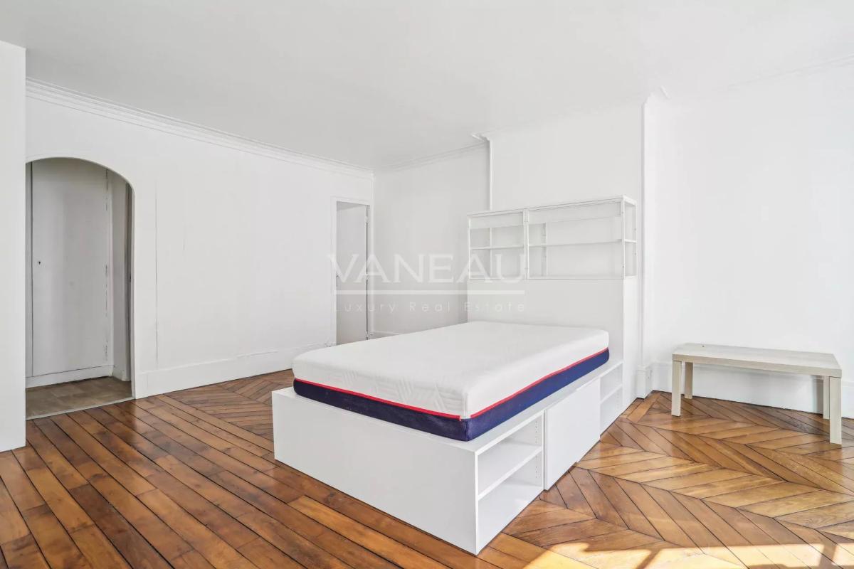 Paris XVIIe  Villiers / Levis - Grand studio de 30 m2