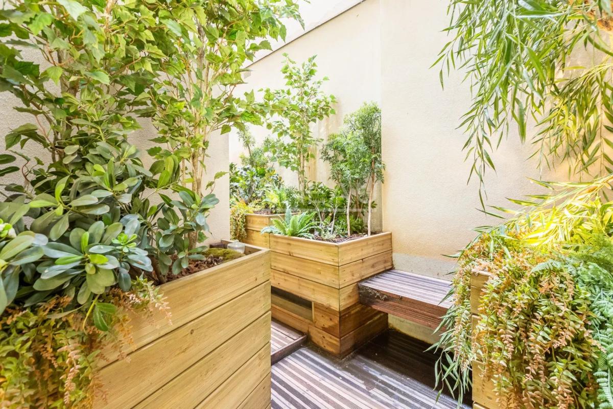 PARIS XVIe - VICTOR HUGO - Magnifique deux pièces au calme absol