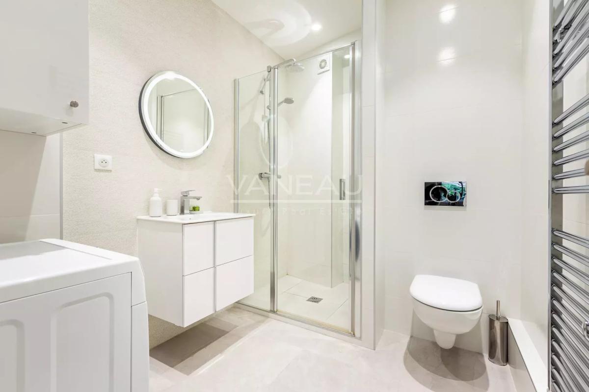 PARIS XVIe - VICTOR HUGO - Magnifique deux pièces au calme absol