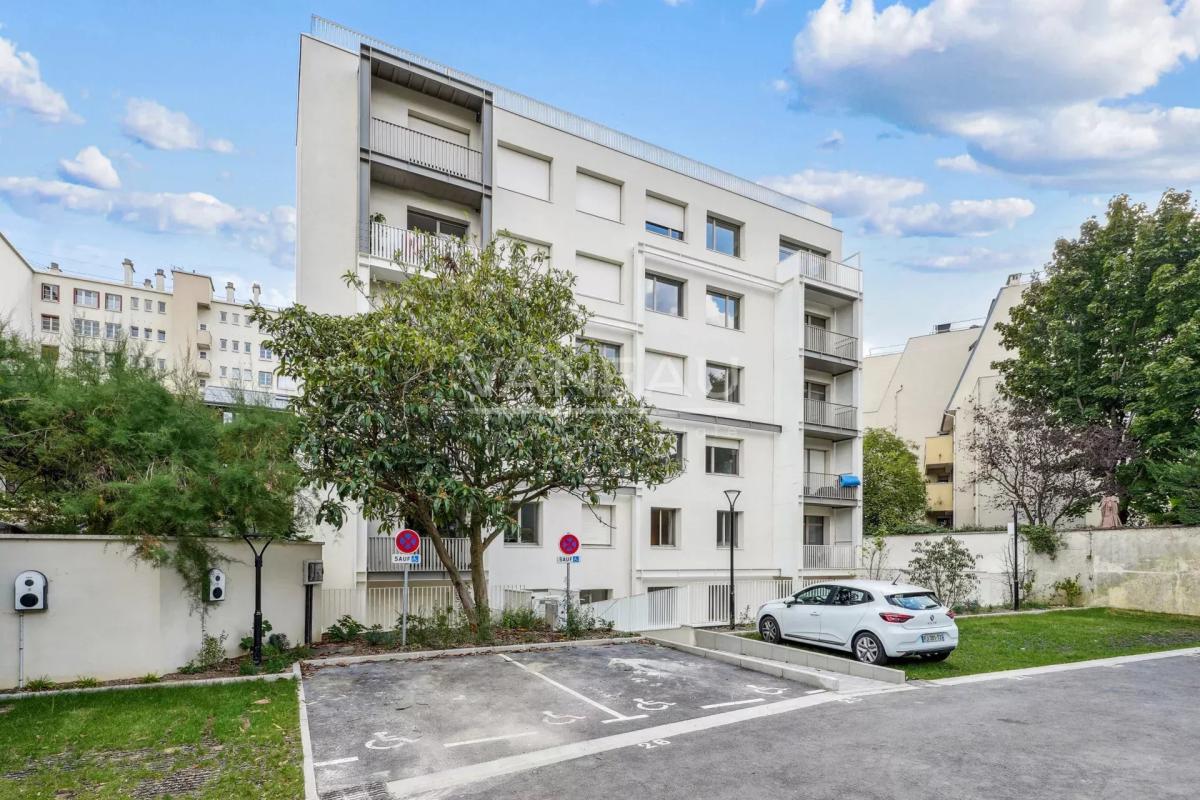 Issy-les-Moulineaux - Deux pièces rénové calme sans vis-à-vis