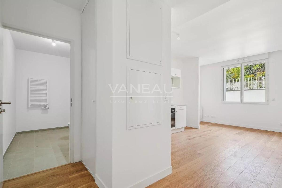 Issy-les-Moulineaux - Deux pièces rénové calme sans vis-à-vis